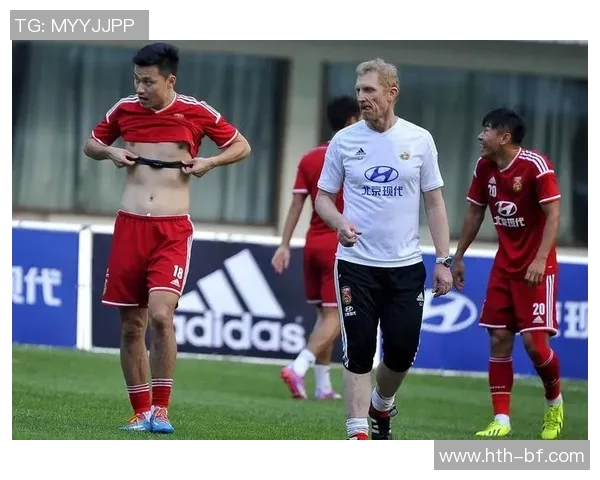 足球男友的甜蜜日常与赛场背后的真实故事